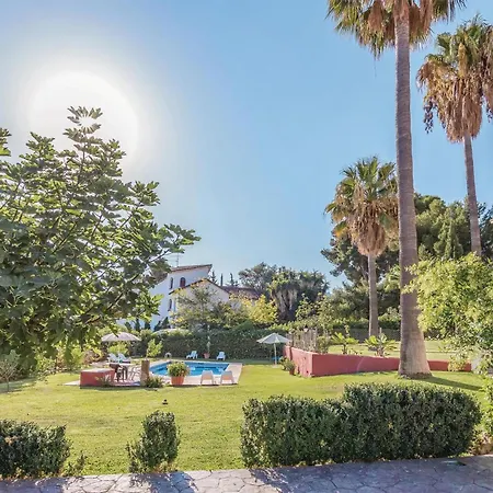 Cozy In Malaga With Kitchen Apartment