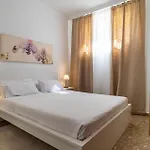 Apartment 3 Bedroom Pet Friendly Apartment In Malaga