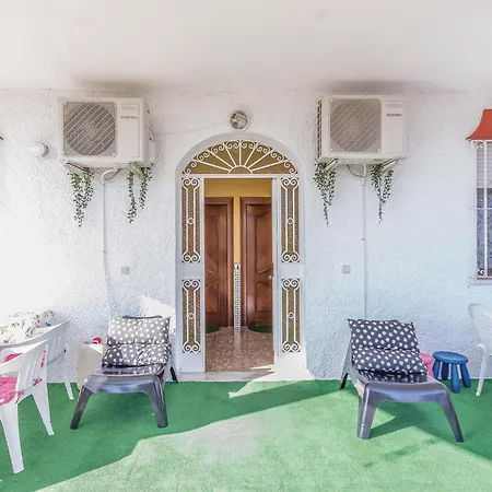 3 Bedroom Pet Friendly Apartment In Malaga Apartment *