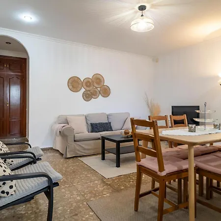 3 Bedroom Pet Friendly Apartment In Malaga Apartment Torremolinos